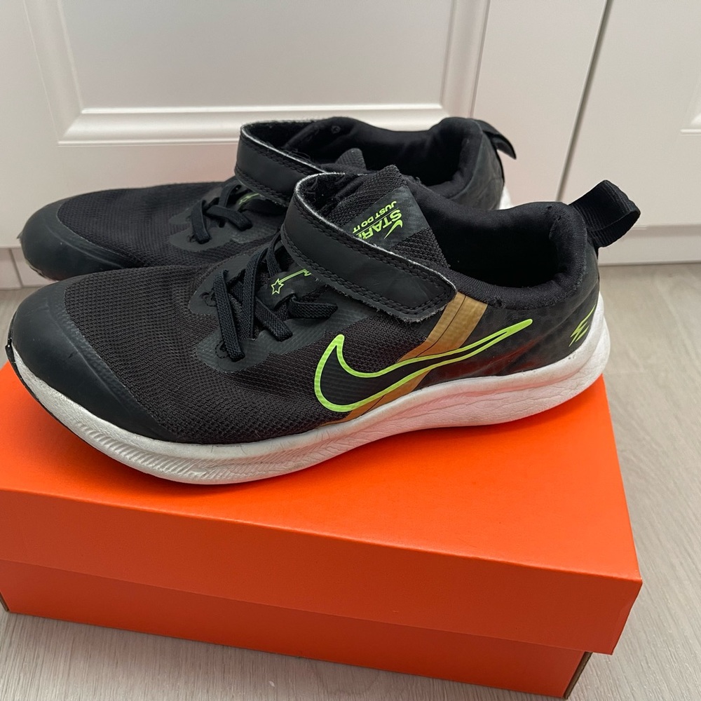 Used boy 3Y sneakers